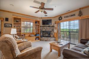 Χώρος καθιστικού στο 2BR Village At Indian Point 1505 near SDC - Free Tickets Daily up to $500