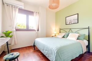 Posteľ alebo postele v izbe v ubytovaní Great sea view apartment kokkini hani