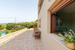 Balkón alebo terasa v ubytovaní Great sea view apartment kokkini hani