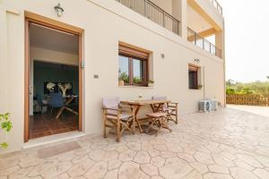 Balkón alebo terasa v ubytovaní Great sea view apartment kokkini hani