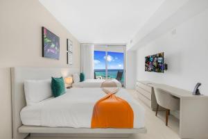Amazing Oceanfront Views From 24th floor!客房内的一张或多张床位
