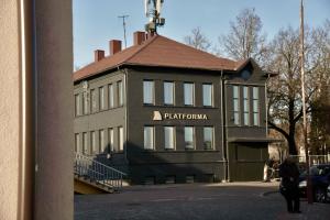 希奥利艾Platforma2b eco的侧面有标志的建筑物