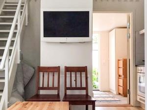 TV a/nebo společenská místnost v ubytování Holiday home Sölvesborg XII
