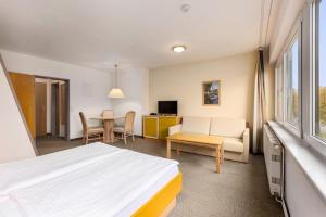 Televiisor ja/või meelelahutuskeskus majutusasutuses IFA Fehmarn Hotel & Ferien-Centrum