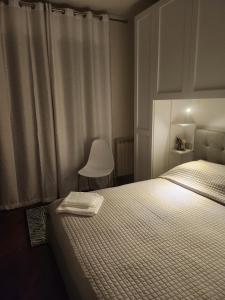 a bedroom with two twin beds and a lamp at Marco Romani in Perugia