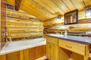 Φωτογραφία από το άλμπουμ του Montana Mountain Getaway - 1 Mi to Yellowstone! σε Cooke City +16 φωτογραφίες