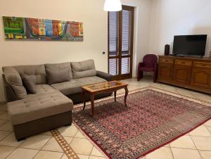 a living room with a couch and a coffee table at Casa di Farfa in Castelnuovo di Farfa