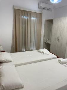 Postel nebo postele na pokoji v ubytování NAFSIKA Apartments