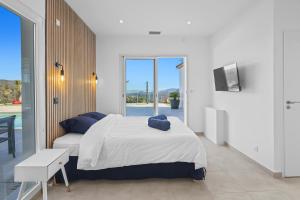 Postel nebo postele na pokoji v ubytování Superbe Villa avec vue mer sur baie de Cannes