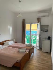 Postel nebo postele na pokoji v ubytování NAFSIKA Apartments