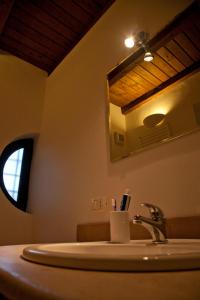 a bathroom with a sink and a mirror at Pietra Pizzuta Country House in Torre deʼ Passeri