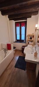 a living room with a sink and a couch at La fruitière in Verchaix