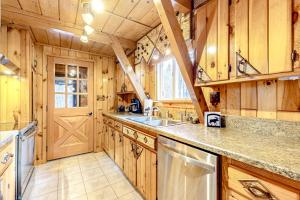 Φωτογραφία από το άλμπουμ του Oak Hollow Chalet σε Wilmington