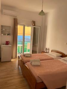 Postel nebo postele na pokoji v ubytování NAFSIKA Apartments