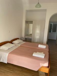 Postel nebo postele na pokoji v ubytování NAFSIKA Apartments