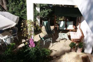 an overhead view of a patio with furniture and flowers at Apartments Dinka in Mirce
