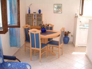 a dining room table and chairs in a room at Apartments Dinka in Mirce