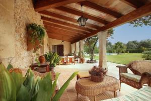 Χώρος καθιστικού στο Traditional villa near the town of Pollensa by Renthousing