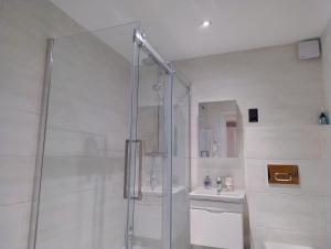 Koupelna v ubytování Fantastic location Ensuite luxury Shoreditch Hoxton spitalfields Liverpool st London Bridge city 2 Room only luxury Doubles for 5 guests + 23 fotografií