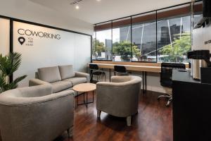 Posezení v ubytování Miraflores Suites Centro