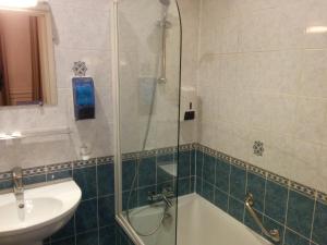Salle de bains dans l'établissement Hotel Montpensier