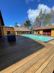 Kolam renang di atau dekat dengan Le Chalet de Nino