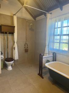 Ένα μπάνιο στο Myrtlebank Cottage Farmstay +3 φωτογραφίες