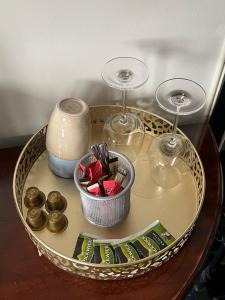 a table with two wine glasses and a bowl of chocolates at De Gulden Waagen in Nijmegen