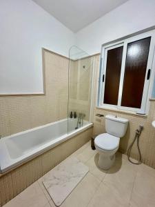 Koupelna v ubytování Stylish 2BR in central StJulians + 27 fotografií