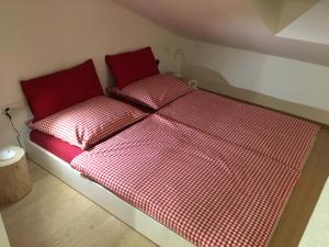 Giường trong phòng chung tại Appartement Aich-Assach