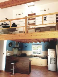 a kitchen with a loft bed in a house at Maison spacieuse face aux Pyrénées in Carla-Bayle