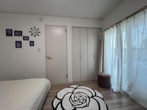 Postel nebo postele na pokoji v ubytování Sunflower 民泊