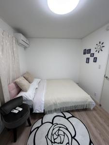 Postel nebo postele na pokoji v ubytování Sunflower 民泊