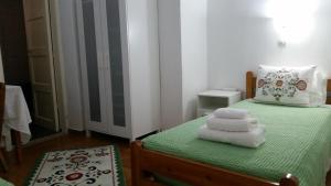 Postel nebo postele na pokoji v ubytování Medieval Rose Guest House