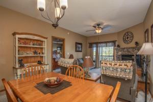 Χώρος καθιστικού στο 2BR Village At Indian Point 1106 near SDC - Free Tickets Daily up to $500