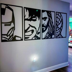 キシミーにあるThemed Luxury Apartment With Pools and Jacuzziの四枚の壁