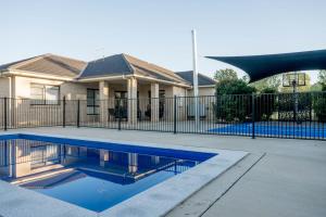 Πισίνα στο ή κοντά στο Bellevue Holiday House