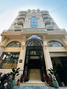 Charmpearl Hotel & Suites的门面或入口