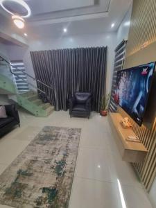 TV a/nebo společenská místnost v ubytování Stren Mulberry Apartments