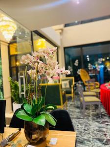 Charmpearl Hotel & Suites的休息区