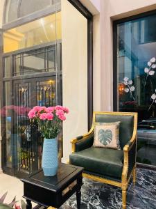 Charmpearl Hotel & Suites的休息区