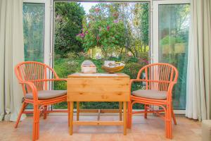 Um jardim em Liiiving in Porto | Oporto Garden Pool House