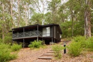 a house in the middle of a forest at RAC Karri Valley Resort in Pemberton +82 photos
