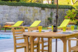 A piscina localizada em Liiiving in Porto | Oporto Garden Pool House ou nos arredores