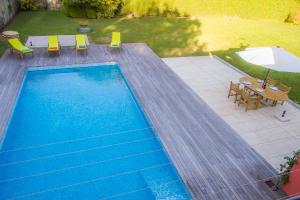 A piscina localizada em Liiiving in Porto | Oporto Garden Pool House ou nos arredores