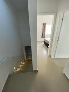 Televisyen dan/atau pusat hiburan di Casa Lelis - Descanso para a família e seu pet, pertinho do mar - praia Guarujá - SP