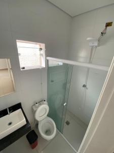 Bilik mandi di Casa Lelis - Descanso para a família e seu pet, pertinho do mar - praia Guarujá - SP +28 gambar