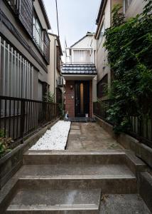 an alley with stairs leading to a building at ohayo旅館 東矢口 in Tokyo