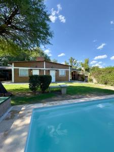 Swimmingpoolen hos eller tæt på La Algarroba