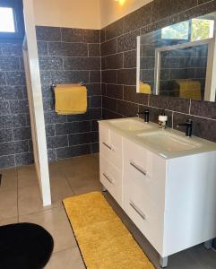 Koupelna v ubytování Vue Mer Panoramique, Grande Terrasse Privée, Plage à 10 Min